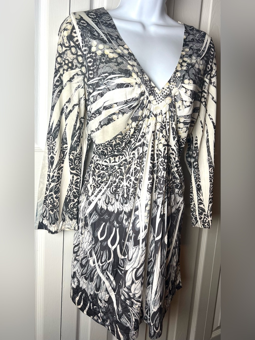 LIVE & LET LIVE Blouse Top Tunic Sublimation Gray Ivory Gold Beaded Embellished - Picture 6 of 10